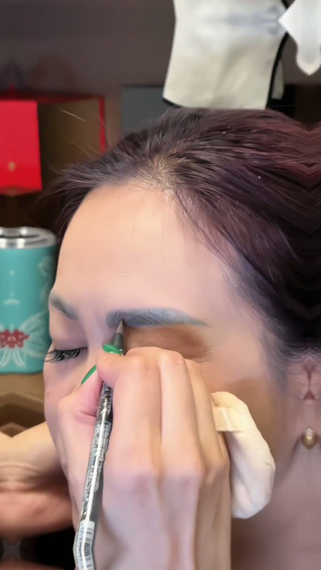 Makeup cho nữ chủ đầu tư trước buổi chụp
