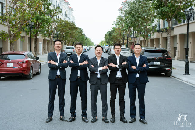 Ảnh tập thể ban lãnh đạo & phòng ban MDLand — ảnh số 166 chụp tại Thúy Tô Studio, Vinhomes Ocean Park 2