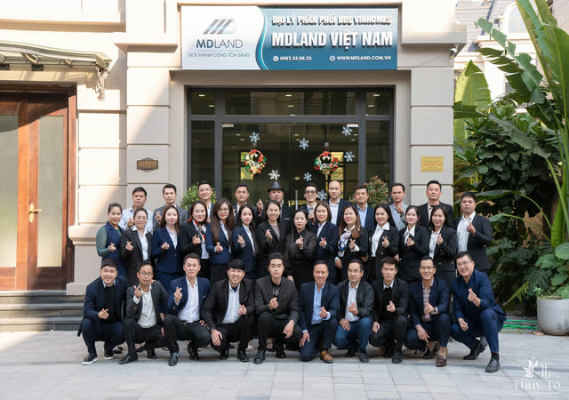 Ảnh tập thể ban lãnh đạo & phòng ban MDLand — ảnh số 186 chụp tại Thúy Tô Studio, Vinhomes Ocean Park 2